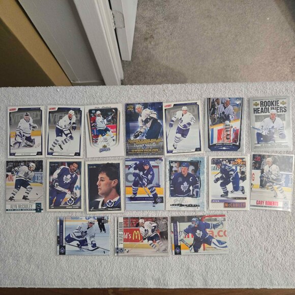 17-Card Toronto Maple Leafs Lot - Sundin, Belfour, Clark HOF & Legends! - Picture 1 of 9